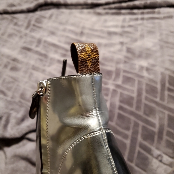 LOUIS VUITTON Silver 'Star Trail' Leather Boots (BNWOB) - Picture 6 of 9